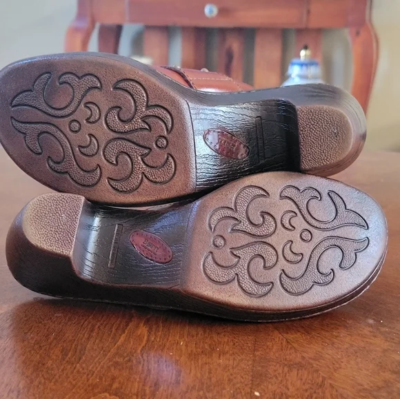 BORN LEATHER CLOGS - Picture 6 of 9